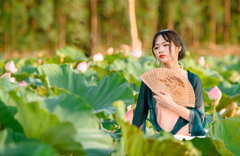 Cô gái, con gái, girl, Việt Nam, áo tứ thân, hoa sen, truyền thống - Lee_Photo (2)
