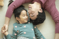 Gia đình, family, bố mẹ con, parents and child, nụ cười, smile, sự gắn kết, bond, hạnh phúc, happines - xframe.io 2