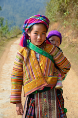 người H’Mông, Hmong people, em bé, baby carrier, trang phục thổ cẩm H’Mông, Hmong traditional costume