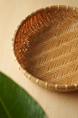 Rổ tre, basket, lá chuối, leaf, thủ công, handmade, truyền thống, traditional