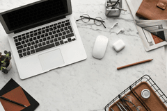 Văn phòng, office, bàn làm việc, bàn, desk, tài liệu, folder, laptop, máy tính - fauxels