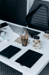Văn phòng, office, bàn làm việc, bàn, desk, tài liệu, folder, laptop, máy tính - Mikhail Nilov