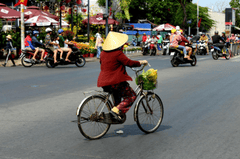 Xe đạp, bicycle, Hồ Chí Minh, Ho Chi Minh City, Vietnam, Việt Nam, nón lá, conical hat, xe máy, motorbikes - Ray In Vietnam