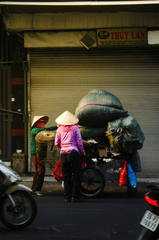 Xe đẩy hàng, vendor cart, Vietnam, Việt Nam, người bán hàng rong, street vendor, nón lá, conical hat - Trần Phan Phạm Lê