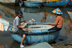 Thuyền thúng, basket boat, Việt Nam, Vietnam, biển, sea, ngư dân, fisherman, nón lá, conical hat - Serg Alesenko