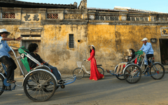 Phố cổ Hội An, Hoi An ancient town, Hội An, Hoi An, xe xích lô, cyclo, người lái xích lô, cyclo driver, áo dài, nón lá, conical hat - Võ Văn Tiến