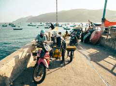 Xe ba gác, motorized tricycle, thuyền đánh cá, fishing boat, biển, sea, Việt Nam, Vietnam - Vũ Bụi