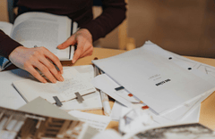 Văn phòng, office, bàn làm việc, bàn, desk, tài liệu, folder, laptop, máy tính - Ron Lach