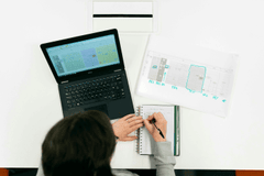 Văn phòng, office, bàn làm việc, bàn, desk, tài liệu, folder, laptop, máy tính - ThisIsEngineering