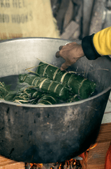 Bánh tét, gói bánh, món ăn Việt Nam, Việt Nam, ẩm thực, food - Vietnam Tri Duong 6
