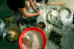 Bánh tét, gói bánh, món ăn Việt Nam, Việt Nam, ẩm thực, food - Vietnam Tri Duong 3