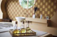 Dầu massage, massage oil, bình thủy tinh, glass bottles, spa, thư giãn, relaxation -  Engin_Akyurt
