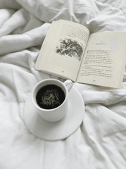 Coffee, cà phê, glass mug, cốc thủy tinh, book, sách, bed, giường - Melanie 1