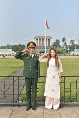 Quân đội, soldier, couple, cặp đôi, áo dài vietnamese dress, lăng bác, mausoleum, cờ đỏ, flag- Felix Young