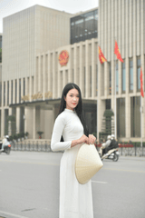 Thiếu nữ, young woman, cô gái, girl, áo dài, vietnamese dress, patriotism, lòng yêu nước, cờ đỏ, red flag - Felix Young 12