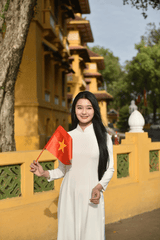 Thiếu nữ, young woman, cô gái, girl, áo dài, vietnamese dress, patriotism, lòng yêu nước, cờ đỏ, red flag - Felix Young 3