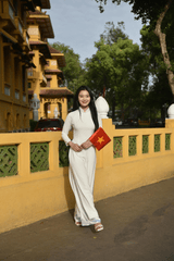 Thiếu nữ, young woman, cô gái, girl, áo dài, vietnamese dress, patriotism, lòng yêu nước, cờ đỏ, red flag - Felix Young 1