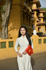 Thiếu nữ, young woman, cô gái, girl, áo dài, vietnamese dress, patriotism, lòng yêu nước, cờ đỏ, red flag - Felix Young 2
