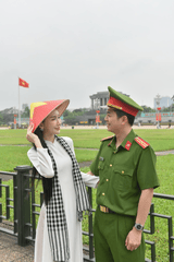 Công an, soldier,  couple , cặp đôi, áo dài vietnamese dress, lăng bác, mausoleum, cờ đỏ, flag- Felix Young 1