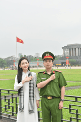 Công an, soldier,  couple , cặp đôi, áo dài vietnamese dress, lăng bác, mausoleum, cờ đỏ, flag- Felix Young