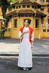 Thiếu nữ, young woman, cô gái, girl, áo dài, vietnamese dress, patriotism, lòng yêu nước, cờ đỏ, red flag - Felix Young