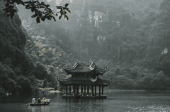 Tràng An, Trang An, Ninh Bình, nón lá, conical hat, thiên nhiên, nature, núi đá, rock mountain, sông, river, thuyền, boat - Karolina