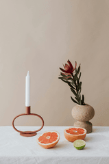 Ceramic vase, lọ gốm, bình hoa, ly sứ, orange, quả cam, đèn cầy, hoa chuông protea, home decor, trang trí, minimalism, tối giản - Kaboompics.com