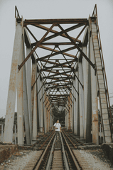 Cầu Long Biên, Long Bien Bridge, Hà Nội, Hanoi, người đàn ông, man, gỉ sét, rusty - Nguyen Hung