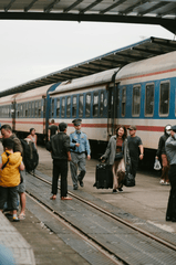 Tàu hỏa, train, Vietnam, đường ray, railway, ga xe lửa, train station, hành khách, passenger, nhân viên, staff - Pew Nguyen 1