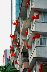Cờ đỏ, red flag, ban công, balcony, tòa nhà, building, quốc kỳ, vietnam flag, Việt Nam - Tuan Vy