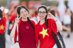 Học sinh, sinh viên, student, girl, friend,  lòng yêu nước, cờ đỏ, red flag - VINVIVU 1