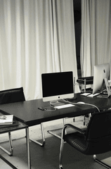 Văn phòng, office, bàn làm việc, phòng làm việc, bàn, desk, tài liệu, folder, laptop, máy tính - Skylar Kang