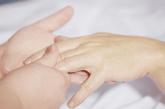 Massage tay, hand massage, palm therapy, liệu pháp lòng bàn tay, reflexology, bấm huyệt, relaxation, thư giãn, wellness, sức khỏe - andreas160578 1