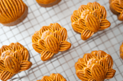 Tết trung thu, mooncake festival, mooncake, bánh trung thu, traditional cake, bánh truyền thống -  Cats Coming