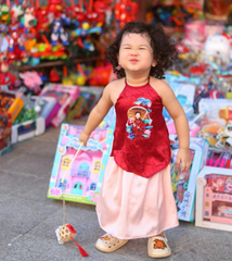 Trung thu, mid autumn, em bé Việt, baby, kid, bé gái, lồng đèn, lantern, chợ, Việt Nam - Mochi Mochi
