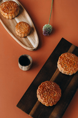 Tết trung thu, mooncake festival, mooncake, bánh trung thu, traditional cake, bánh truyền thống, festive food, món ăn lễ hội, trà, tea cup, khay gỗ - Nataliya Vaitkevich 10