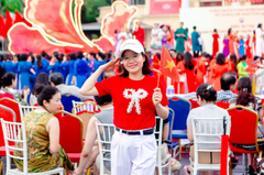 Lễ hội, 2/9, sự kiện, cờ việt nam, vietnam flag, happy crowd, đám đông vui, fan support, national pride, niềm tự hào -  Thanh Long Bùi