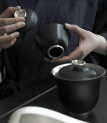 Rót trà, tea pouring, green tea, trà xanh, tea cups, chén trà, wooden table, bàn gỗ, tea culture, văn hóa trà - Thanh Truc Ho 2