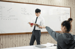 Giáo viên, thầy giáo, nhà giáo Việt Nam, học trò, dạy học, lớp học, teacher, male teacher, Vietnamese educator, student, teaching, class - Aley 5