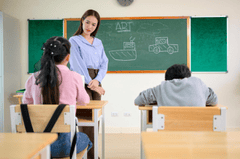 Giáo viên, cô giáo, nhà giáo Việt Nam, học trò, dạy học, lớp học, teacher, female teacher, Vietnamese educator, student, teaching, class - Aley 4