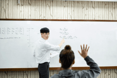 Giáo viên, thầy giáo, nhà giáo Việt Nam, học trò, dạy học, lớp học, teacher, male teacher, Vietnamese educator, student, teaching, class - Aley
