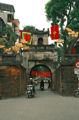 Lá cờ Việt nam, flag, Hà Nội, khung cảnh Việt, góc hẻm Hà Nội, Hanoi streets, alley corner, Việt Nam - Thuan Pham 19