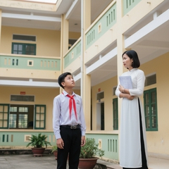 tạo ảnh một nam học sinh việt nam với đồng phục áo trắng...