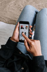 Tìm kiếm, điện thoại, lướt web,  search, phone, sale, giảm giá, thời trang, fashion, black friday - cottonbro studio 1