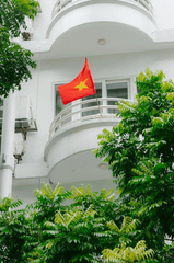 Khách sạn, ban công, tòa nhà, cờ đỏ, quốc kỳ, hotel, balcony, building, flag, national flag- HONG SON
