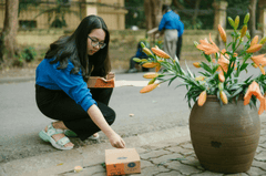 Tình nguyện viên,thắp hương, đốt nến, volunteers, light incense, burn candles- HONG SON 7
