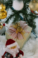 Ông già noel, hộp quà, nến, giáng sinh, cây thông, ông già, pine tree, noel, christmas- Laura James 3