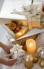 Quà, kẹo, trái châu, nến, giáng sinh, trang trí, gift, decor, noel, christmas- Laura James 1