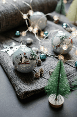 Người tuyết, đèn, giáng sinh, trang trí, cây thông, pine tree, decor, noel, christmas- Laura James 12