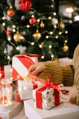 Quà, kẹo, trái châu, nến, giáng sinh, trang trí, gift, decor, noel, christmas- Laura James 3